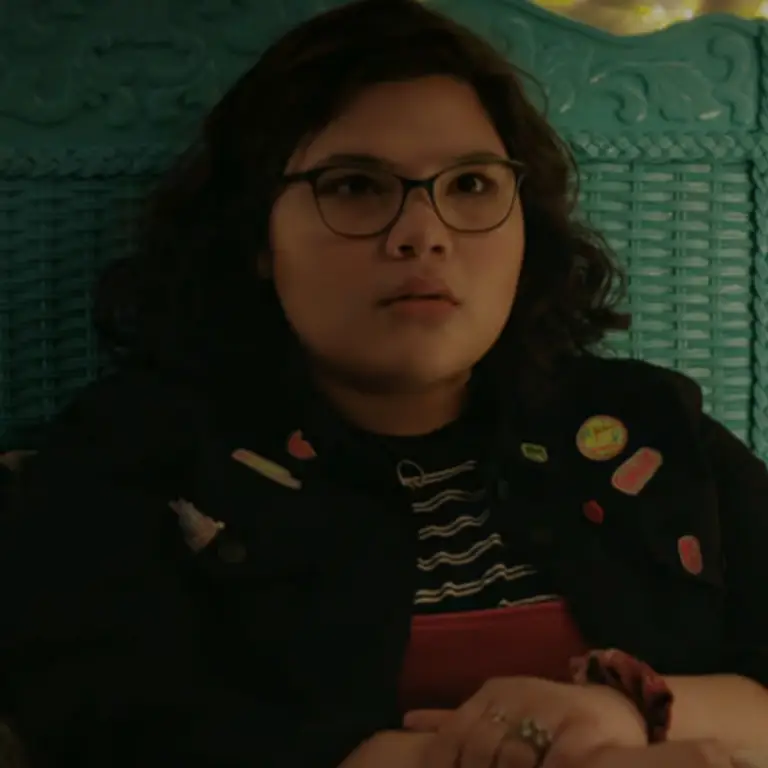 Belissa Escobedo as Izzy in Hocus Pocus 2